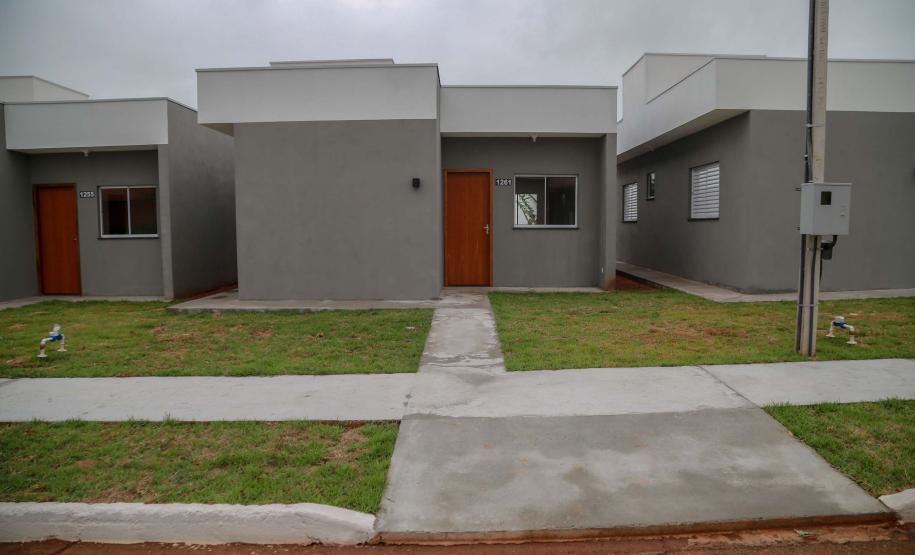 Com subsídio do Estado, 20 famílias de Marilena recebem as chaves da casa própria