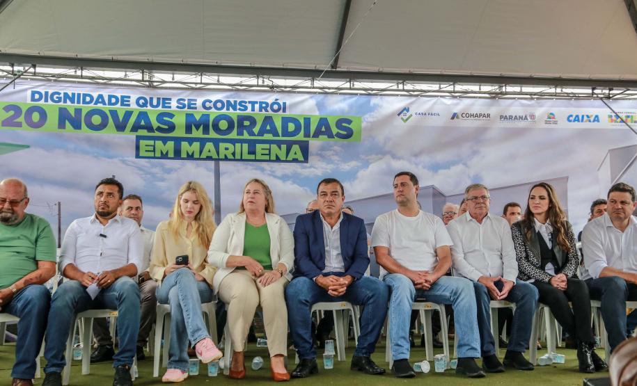 Com subsídio do Estado, 20 famílias de Marilena recebem as chaves da casa própria