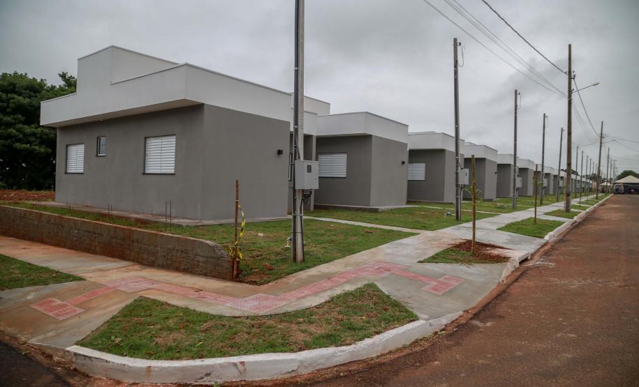 Com subsídio do Estado, 20 famílias de Marilena recebem as chaves da casa própria