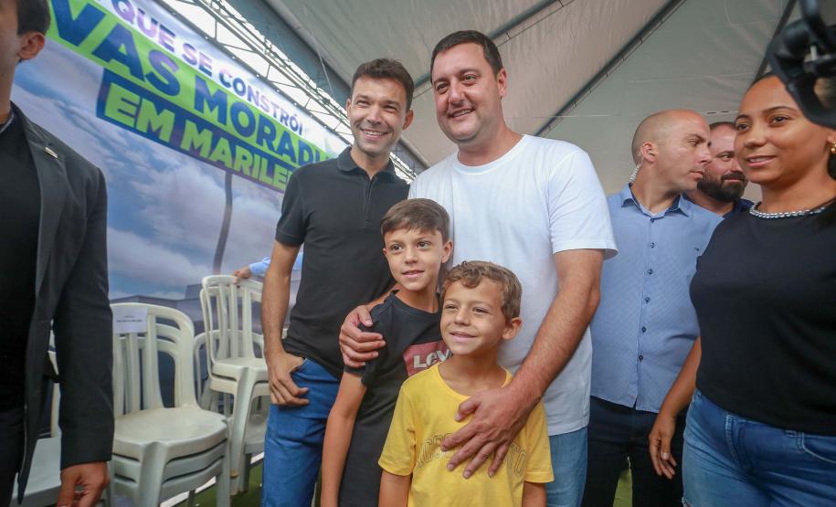 Com subsídio do Estado, 20 famílias de Marilena recebem as chaves da casa própria