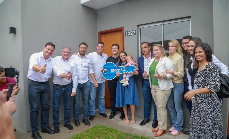 Com subsídio do Estado, 20 famílias de Marilena recebem as chaves da casa própria
