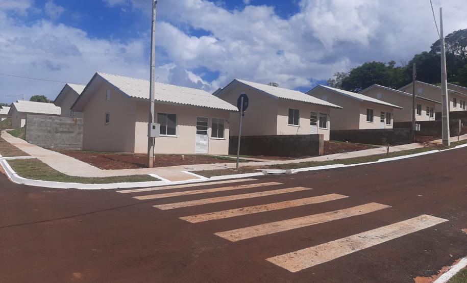 Com subsídio do Estado, 49 famílias recebem as chaves da casa própria em Novo Itacolomi