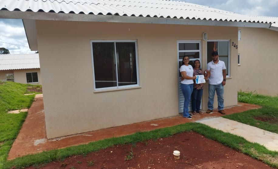 Com subsídio do Estado, 49 famílias recebem as chaves da casa própria em Novo Itacolomi