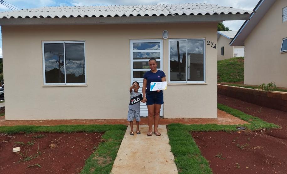 Com subsídio do Estado, 49 famílias recebem as chaves da casa própria em Novo Itacolomi