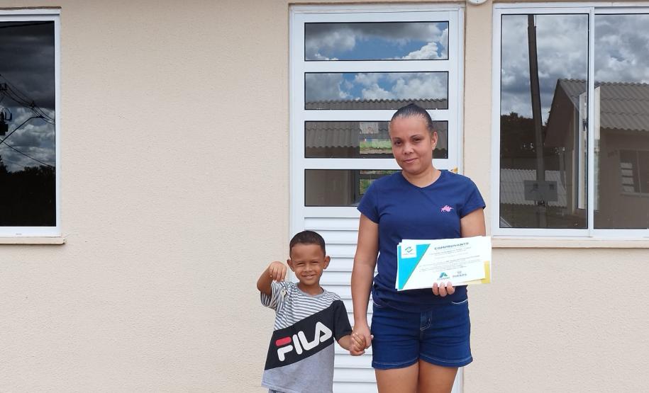 Com subsídio do Estado, 49 famílias recebem as chaves da casa própria em Novo Itacolomi