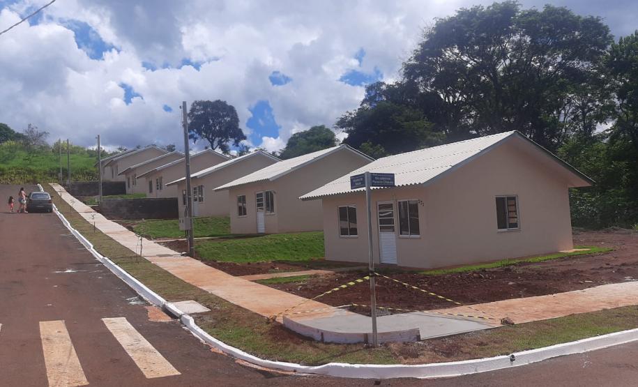 Com subsídio do Estado, 49 famílias recebem as chaves da casa própria em Novo Itacolomi