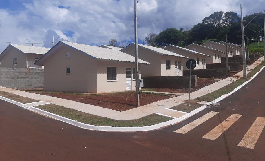 Com subsídio do Estado, 49 famílias recebem as chaves da casa própria em Novo Itacolomi