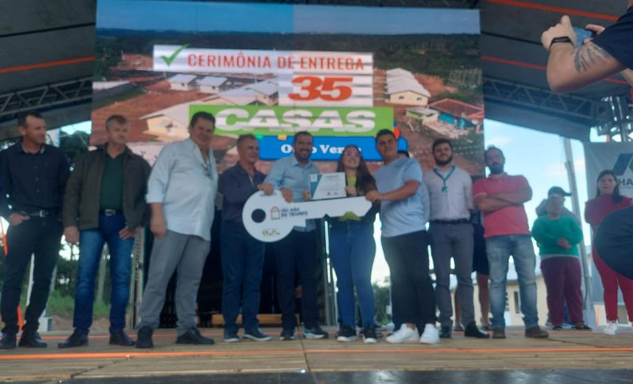 Cohapar entrega as chaves da casa própria a 34 famílias de São João do Triunfo