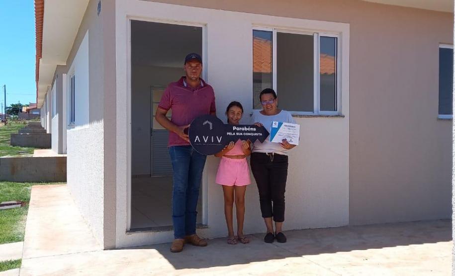 Em Primeiro de Maio, 17 famílias recebem recursos do Casa Fácil e conquistam a casa própria