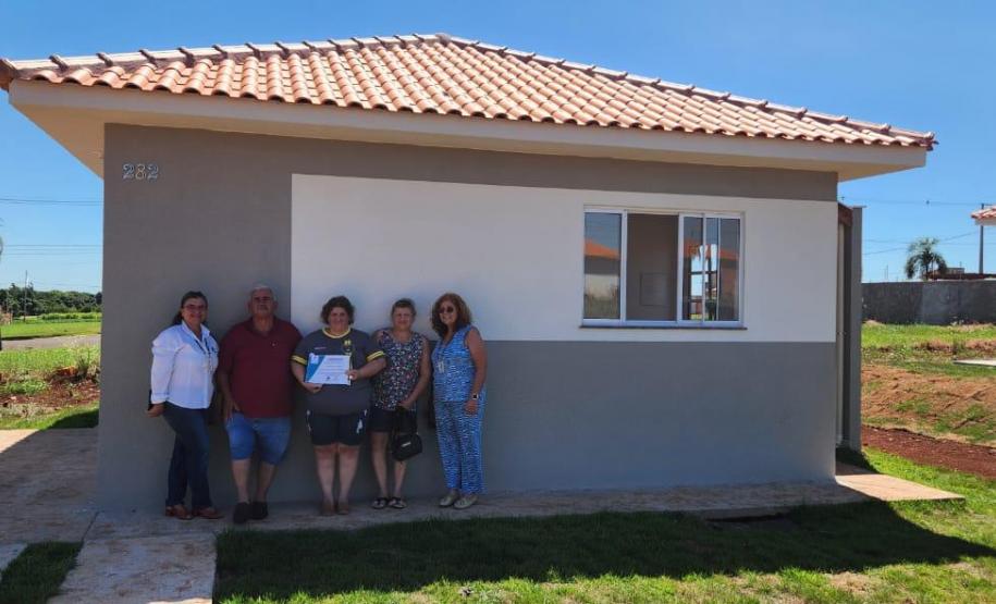 Em Primeiro de Maio, 17 famílias recebem recursos do Casa Fácil e conquistam a casa própria