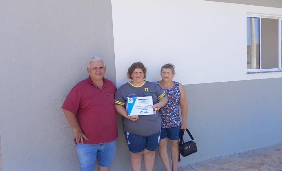 Em Primeiro de Maio, 17 famílias recebem recursos do Casa Fácil e conquistam a casa própria