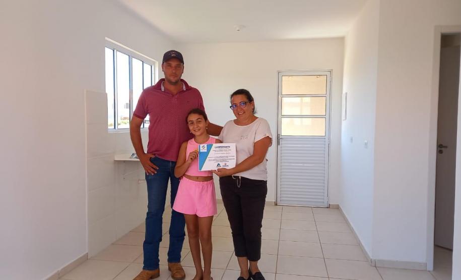 Em Primeiro de Maio, 17 famílias recebem recursos do Casa Fácil e conquistam a casa própria