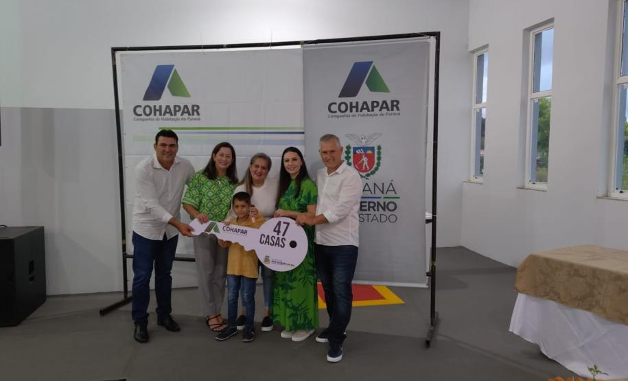 47 famílias de Bom Sucesso do Sul recebem as chaves da casa própria pelo programa Casa Fácil Paraná - Modalidade Financiamento
