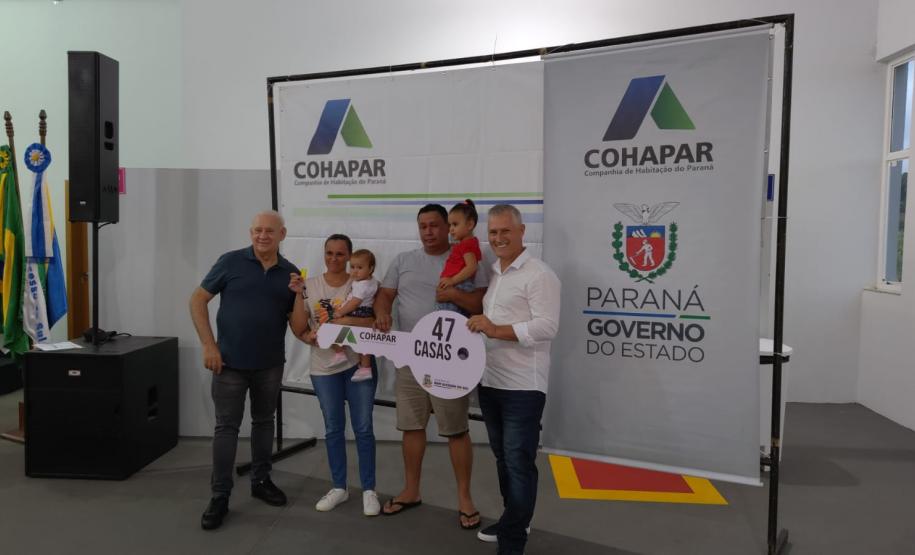 47 famílias de Bom Sucesso do Sul recebem as chaves da casa própria pelo programa Casa Fácil Paraná - Modalidade Financiamento