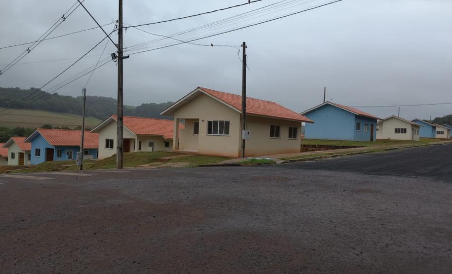 47 famílias de Bom Sucesso do Sul recebem as chaves da casa própria pelo programa Casa Fácil Paraná - Modalidade Financiamento