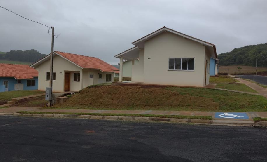 47 famílias de Bom Sucesso do Sul recebem as chaves da casa própria pelo programa Casa Fácil Paraná - Modalidade Financiamento