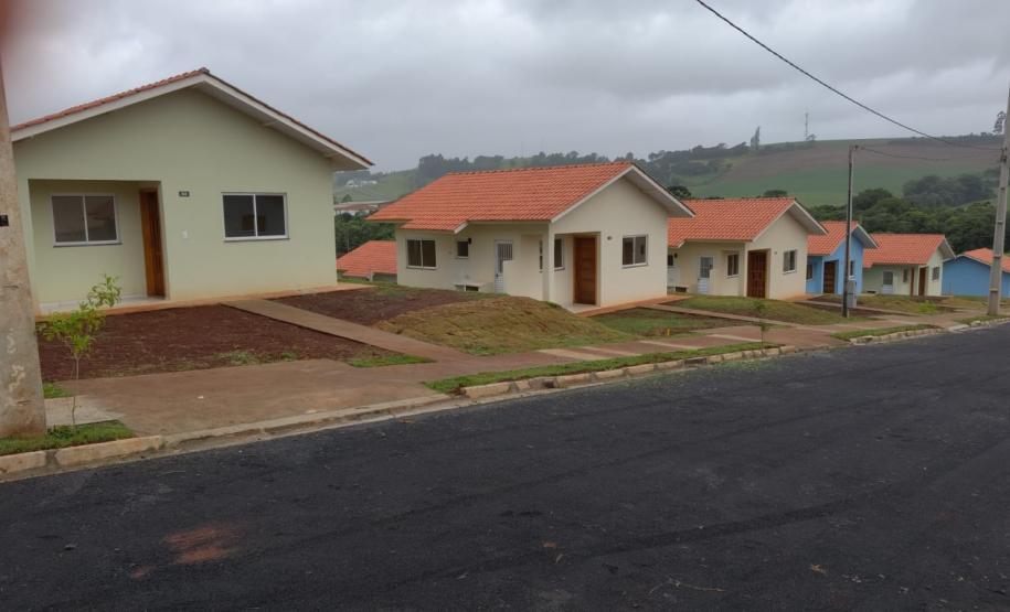 47 famílias de Bom Sucesso do Sul recebem as chaves da casa própria pelo programa Casa Fácil Paraná - Modalidade Financiamento