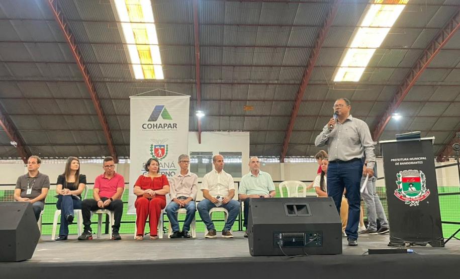 Programa da Cohapar leva escritura a preço acessível a 93 famílias de Bandeirantes