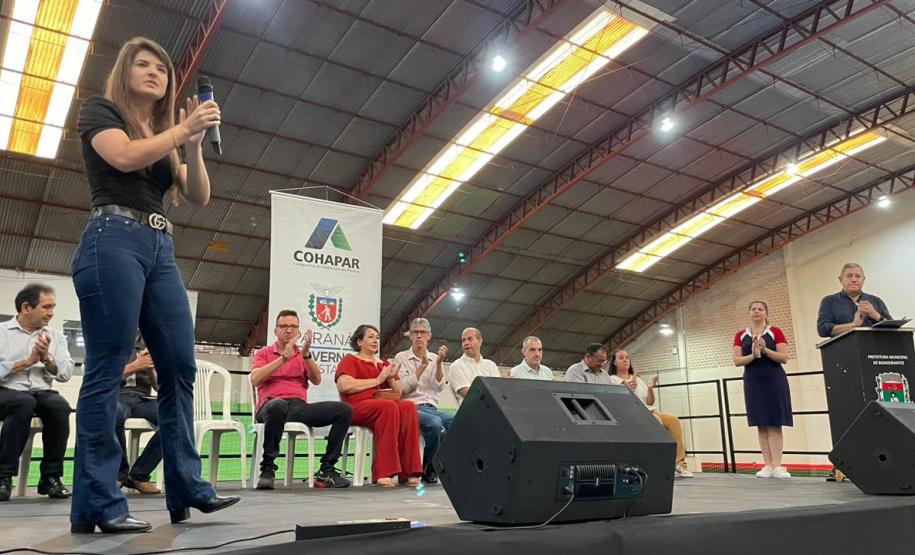 Programa da Cohapar leva escritura a preço acessível a 93 famílias de Bandeirantes