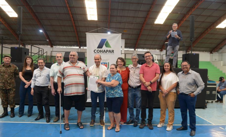 Programa da Cohapar leva escritura a preço acessível a 93 famílias de Bandeirantes