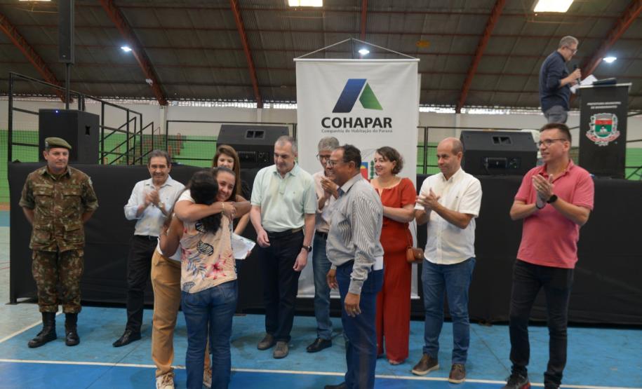 Programa da Cohapar leva escritura a preço acessível a 93 famílias de Bandeirantes