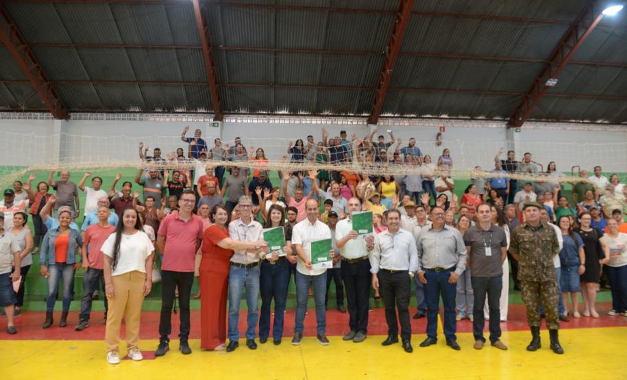 Programa da Cohapar leva escritura a preço acessível a 93 famílias de Bandeirantes