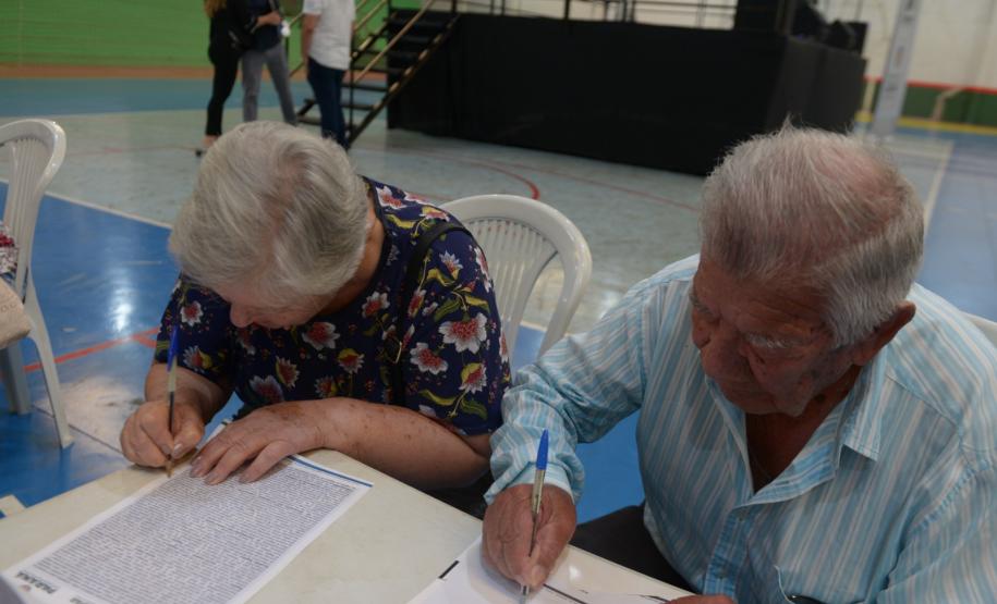 Programa da Cohapar leva escritura a preço acessível a 93 famílias de Bandeirantes
