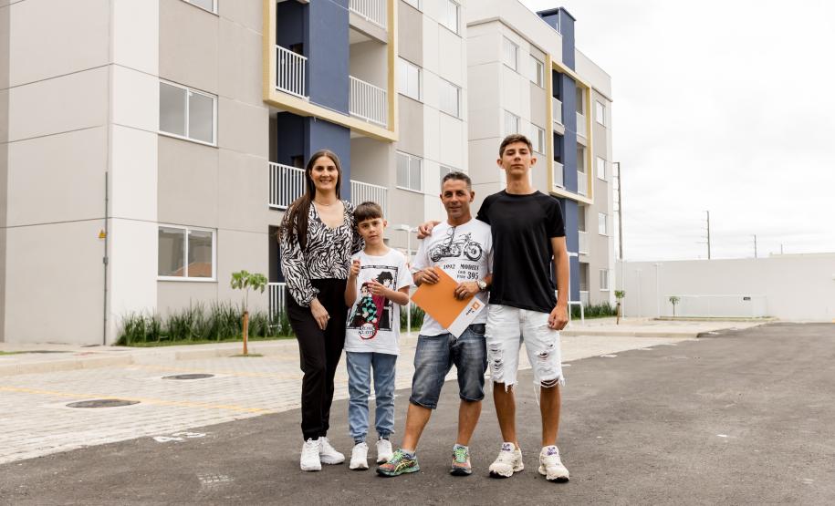 Com subsídio do Estado, Residencial Azzurra é entregue e beneficia 79 famílias em Pinhais