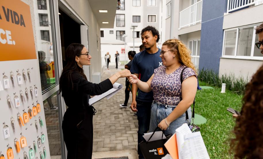 Com subsídio do Estado, Residencial Azzurra é entregue e beneficia 79 famílias em Pinhais