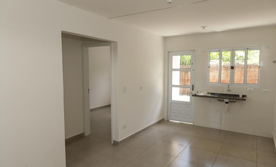 Governador entrega 44 casas e anuncia construção de condomínio do idoso em Ibiporã