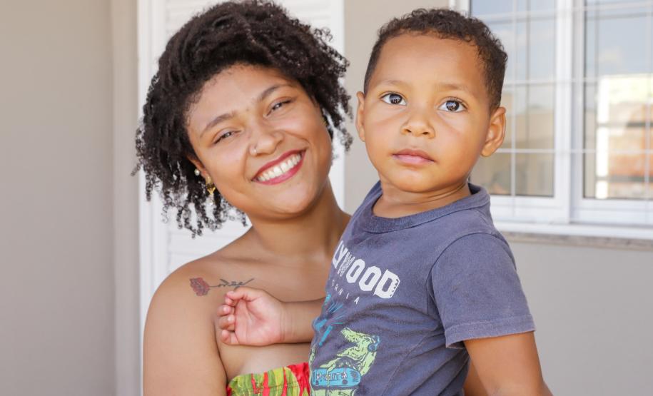 Governador entrega 44 casas e anuncia construção de condomínio do idoso em Ibiporã