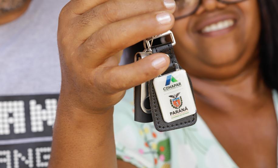 Governador entrega 44 casas e anuncia construção de condomínio do idoso em Ibiporã