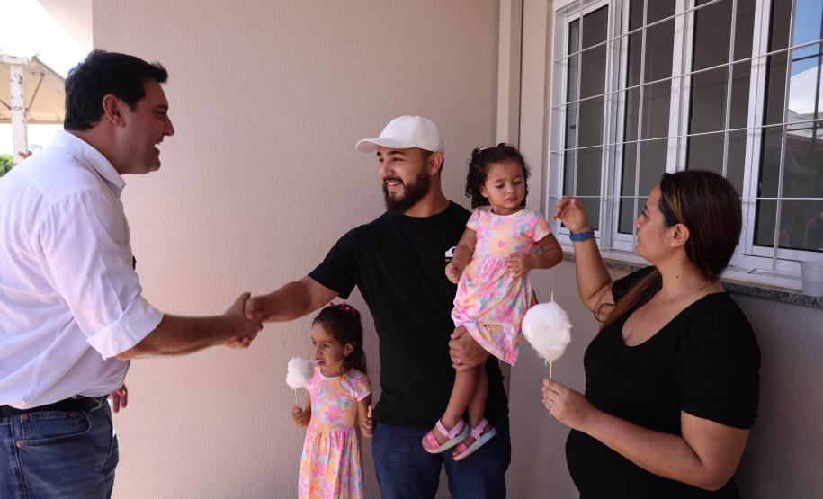 Governador entrega 44 casas e anuncia construção de condomínio do idoso em Ibiporã