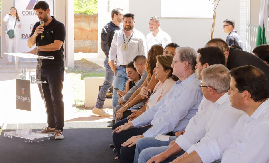 Governador entrega 44 casas e anuncia construção de condomínio do idoso em Ibiporã