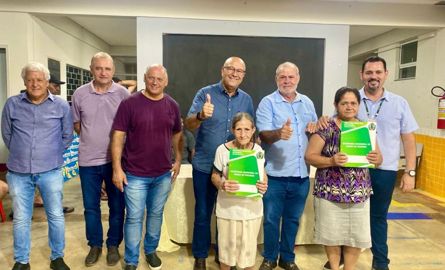 Cohapar entrega 58 matrículas de regularização fundiária para famílias de Figueira