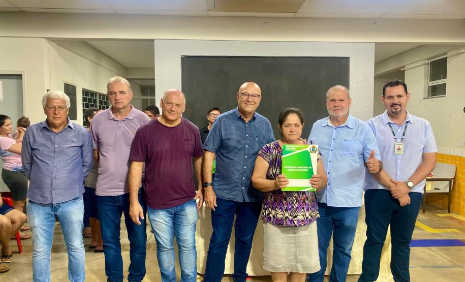 Cohapar entrega 58 matrículas de regularização fundiária para famílias de Figueira