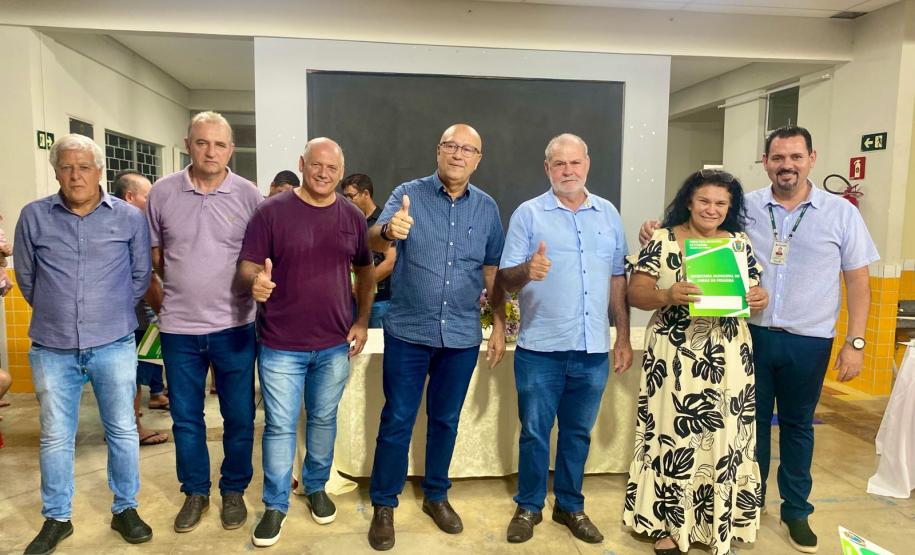 Cohapar entrega 58 matrículas de regularização fundiária para famílias de Figueira