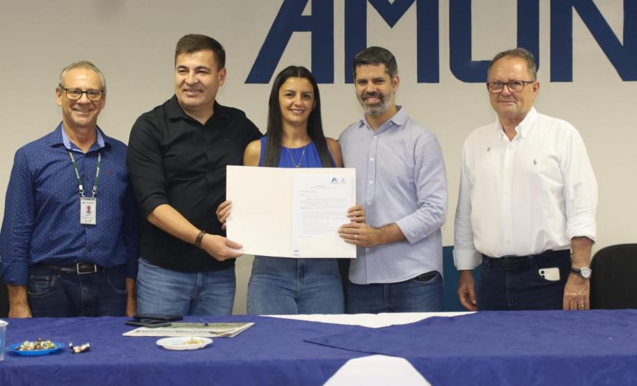 Cohapar e Casa Civil realizam eventos de adesão ao Programa Escritura na Mão junto à AMP