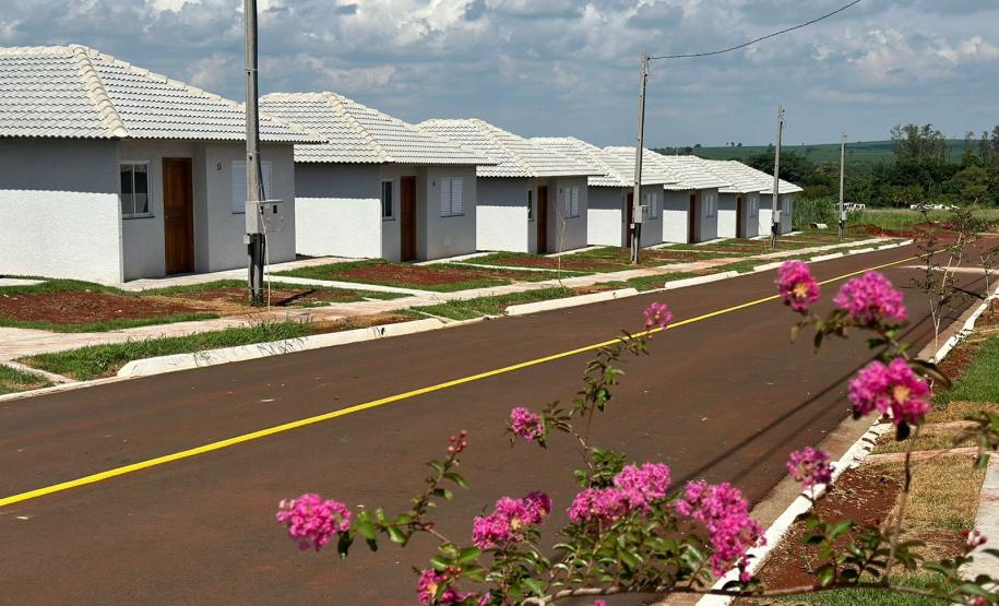 Por meio do Programa Casa Fácil, Cohapar entrega 30 casas e 45 escrituras públicas para famílias de Primeiro de Maio