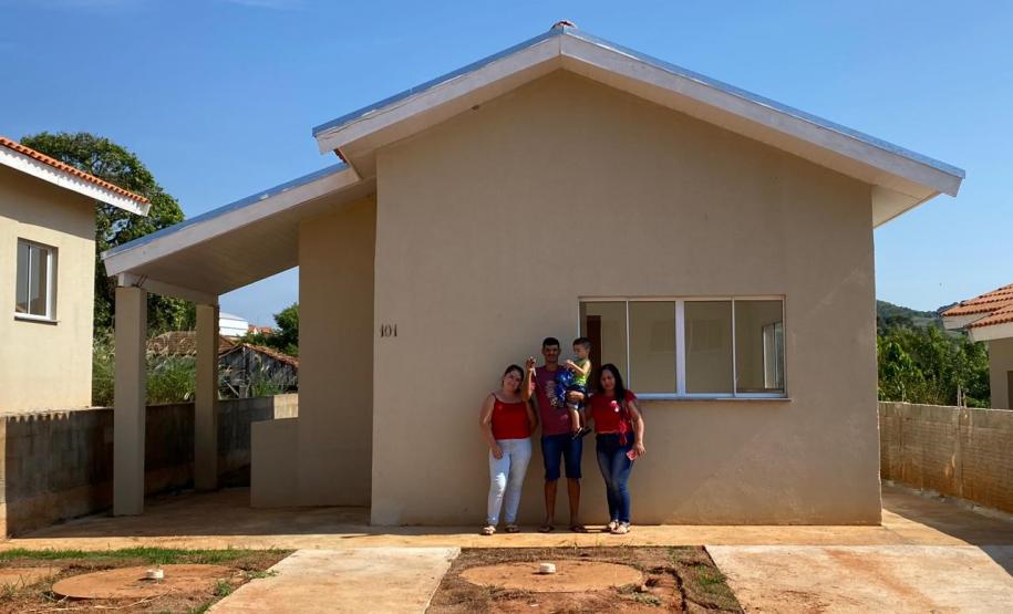 23 famílias de Jundiaí do Sul recebem as chaves da casa própria pelo Casa Fácil Paraná - Modalidade Financiamento