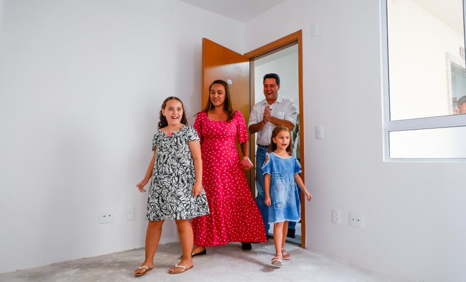 Casa Fácil: governador inaugura residencial com 144 apartamentos em Londrina
