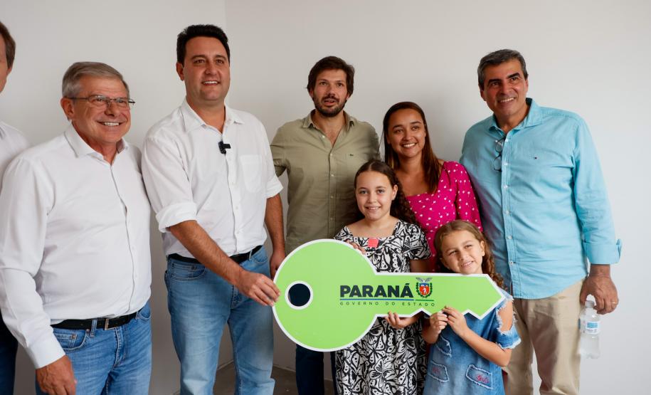 Casa Fácil: governador inaugura residencial com 144 apartamentos em Londrina