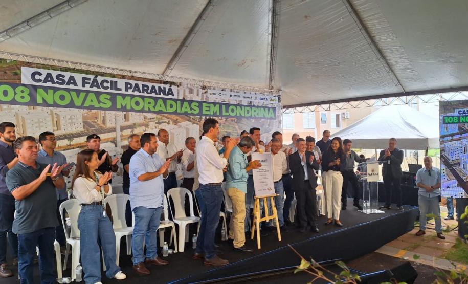 Casa Fácil: governador inaugura residencial com 144 apartamentos em Londrina
