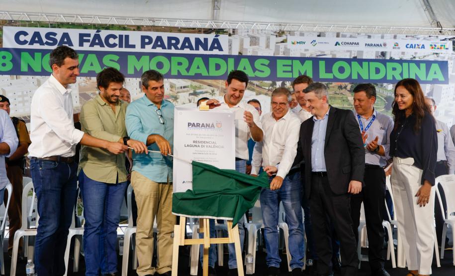 Casa Fácil: governador inaugura residencial com 144 apartamentos em Londrina