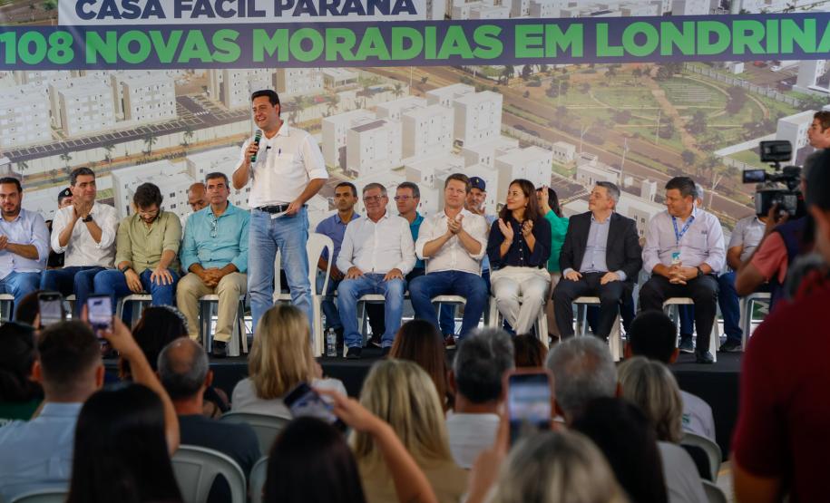 Casa Fácil: governador inaugura residencial com 144 apartamentos em Londrina