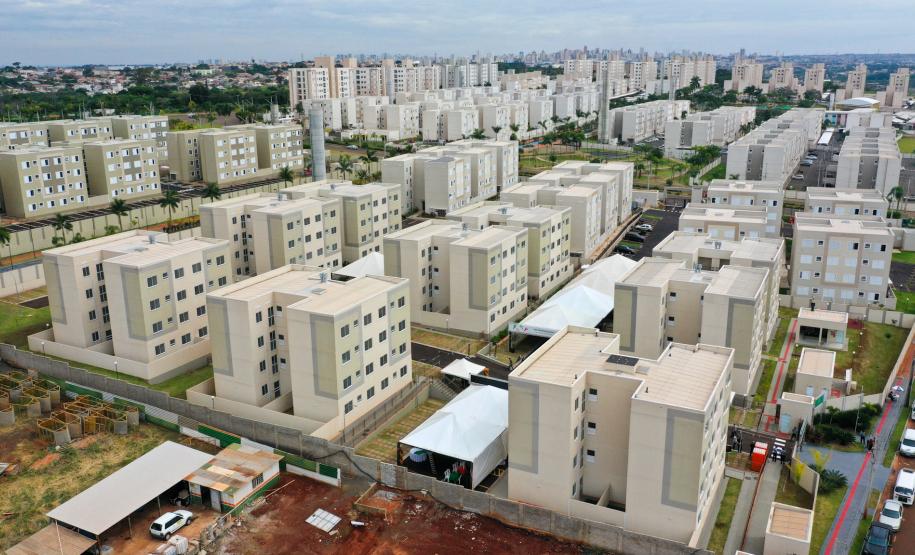 Casa Fácil: governador inaugura residencial com 144 apartamentos em Londrina