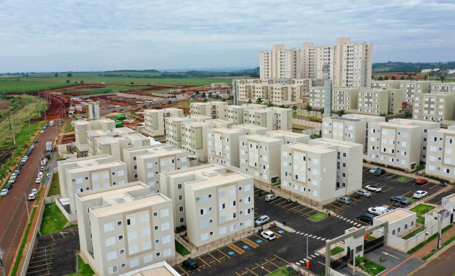 Casa Fácil: governador inaugura residencial com 144 apartamentos em Londrina
