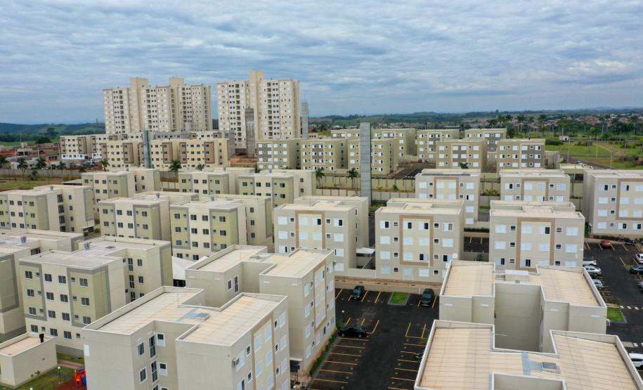 Casa Fácil: governador inaugura residencial com 144 apartamentos em Londrina