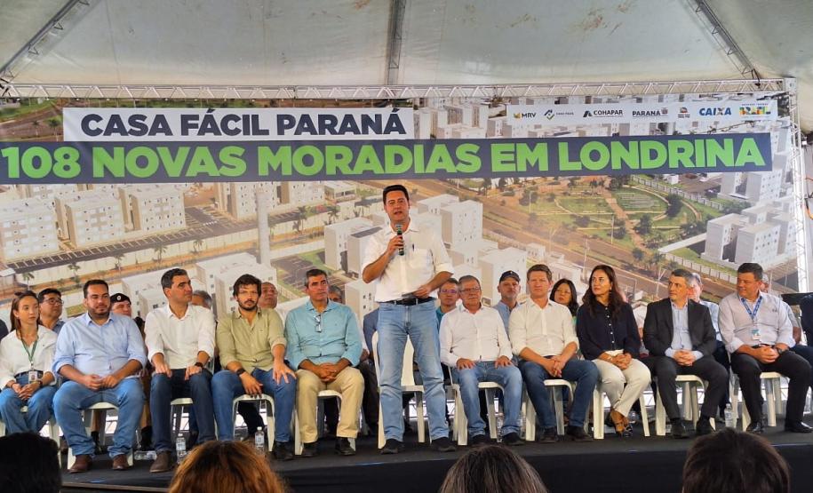 Casa Fácil: governador inaugura residencial com 144 apartamentos em Londrina