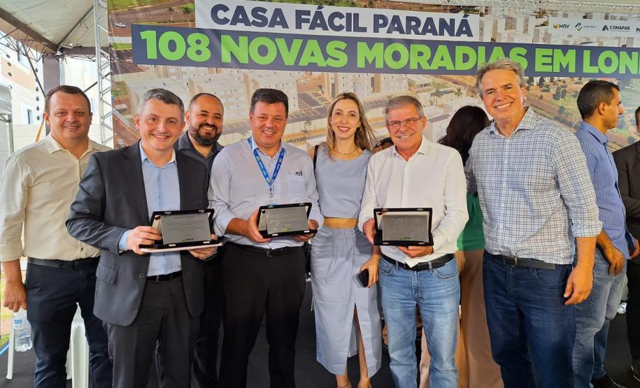 Casa Fácil: governador inaugura residencial com 144 apartamentos em Londrina